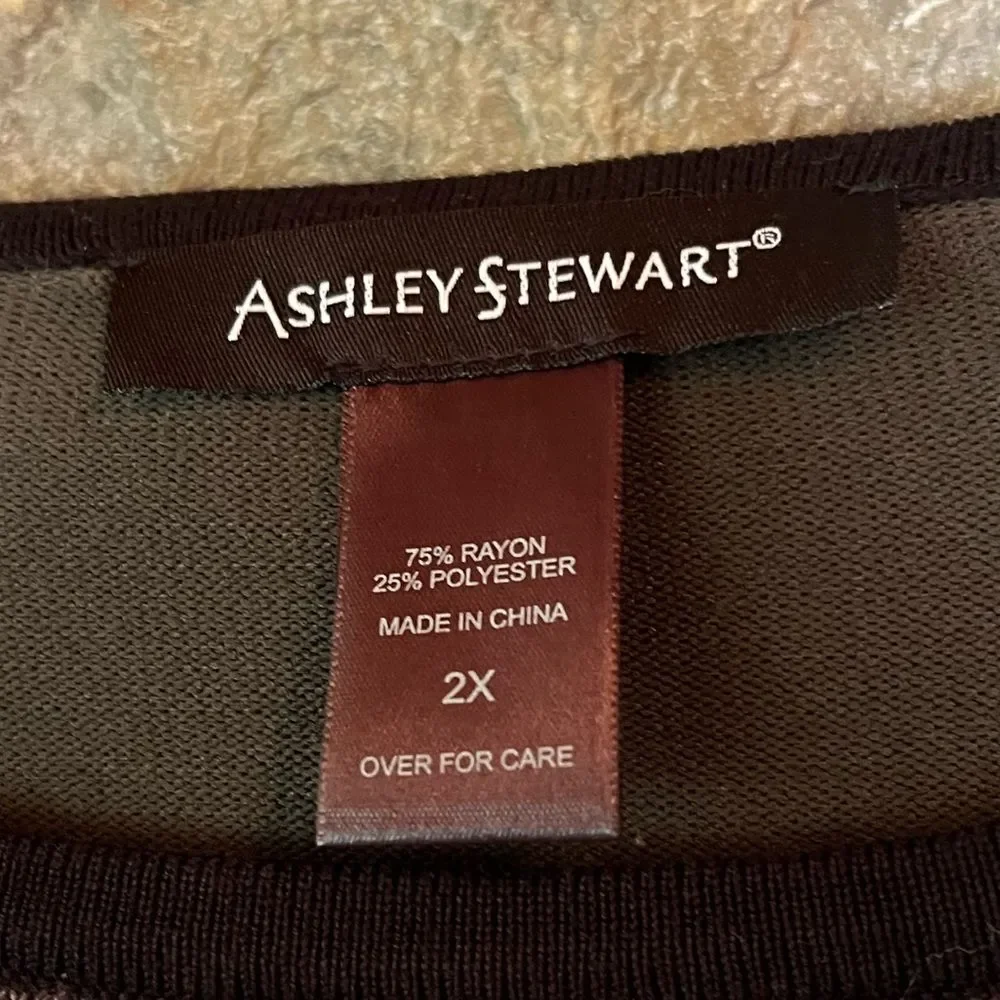 Ashley Stewart Size 2X Gray Knit Women’s Top Black Stone Accent Paisley NWOT